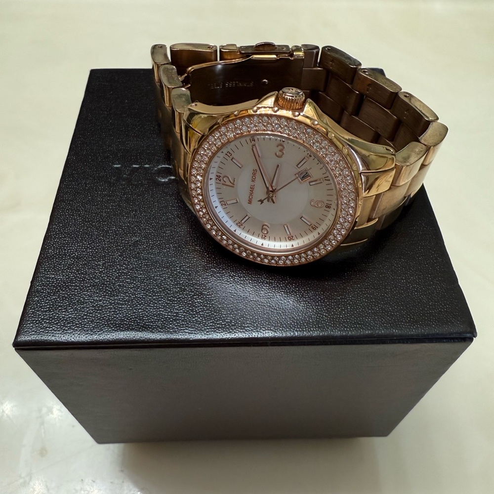 Michael Kors Madison Glitz MK5403 ❤️No box❤️
Womens Stainless Steel Analog